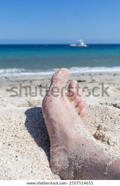 barefoot tanning